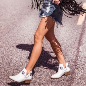 Chinese Laundry Austin Bootie White Cowboy